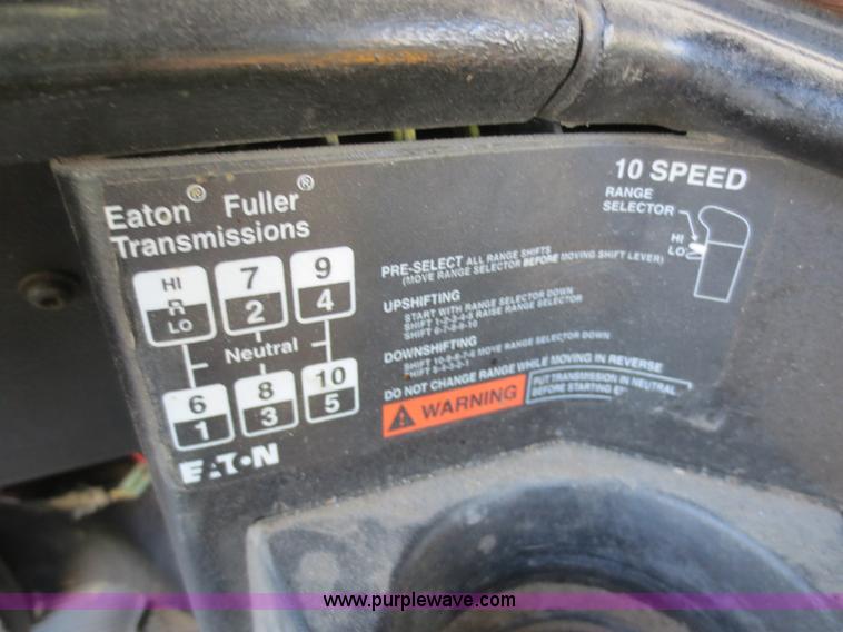 image for item F8040 2000 Freightliner FLD semi truck