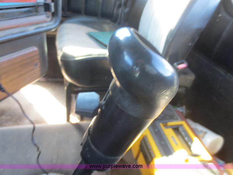 image for item F8040 2000 Freightliner FLD semi truck