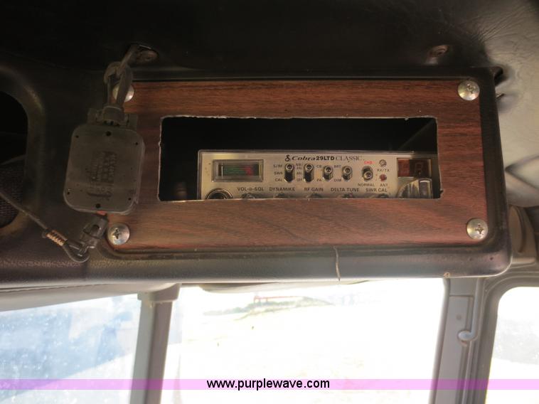 image for item F8040 2000 Freightliner FLD semi truck