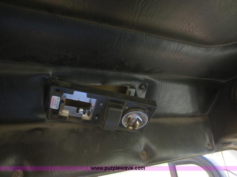 image for item F8040 2000 Freightliner FLD semi truck