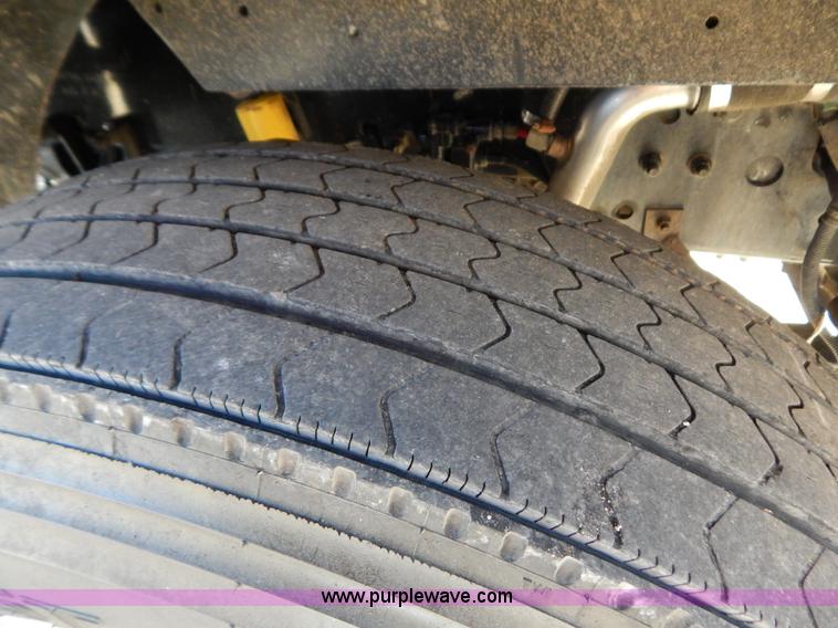 image for item H3996 2000 Freightliner FLD Classic XL semi truck