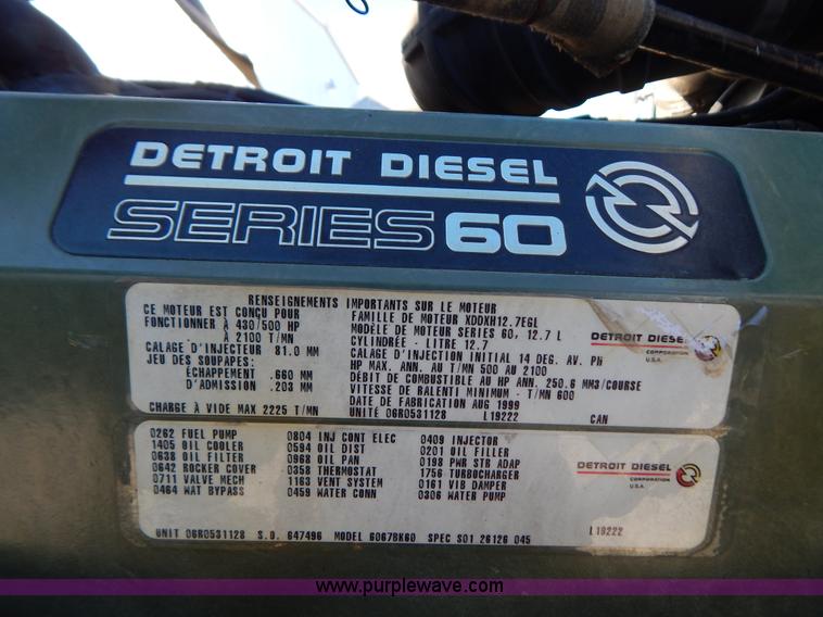 image for item H3996 2000 Freightliner FLD Classic XL semi truck