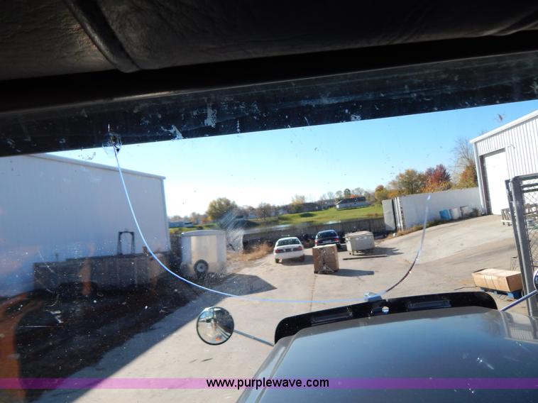 image for item H3996 2000 Freightliner FLD Classic XL semi truck