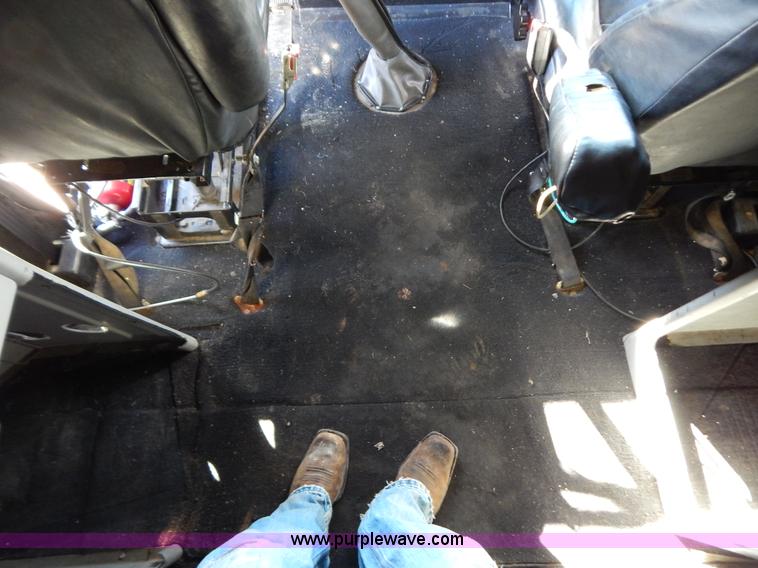 image for item H3996 2000 Freightliner FLD Classic XL semi truck