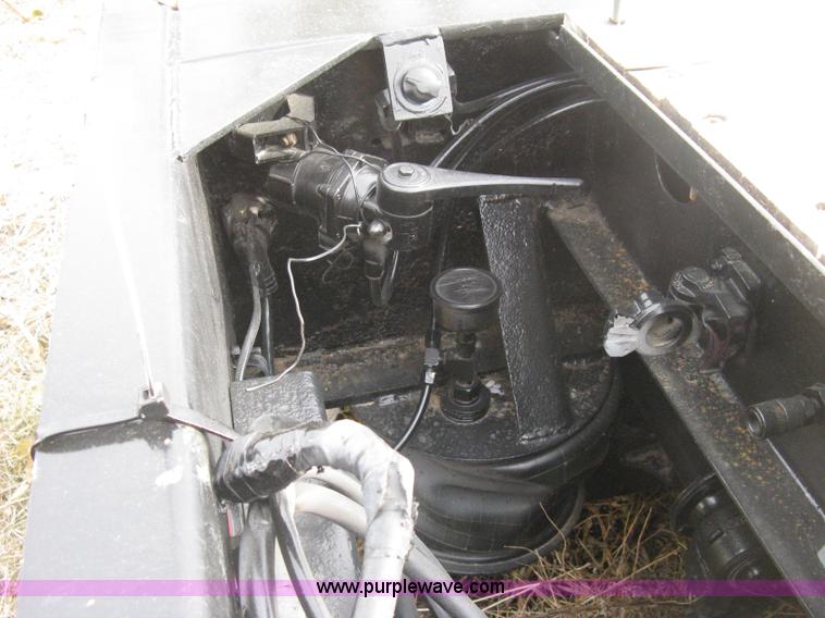 image for item H4375 1999 XL Specialized 70MF0 RGN trailer