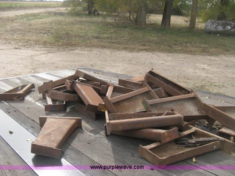 image for item H4375 1999 XL Specialized 70MF0 RGN trailer