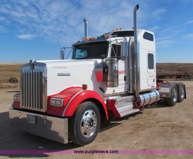 image for item H7272 2005 Kenworth W900 semi truck