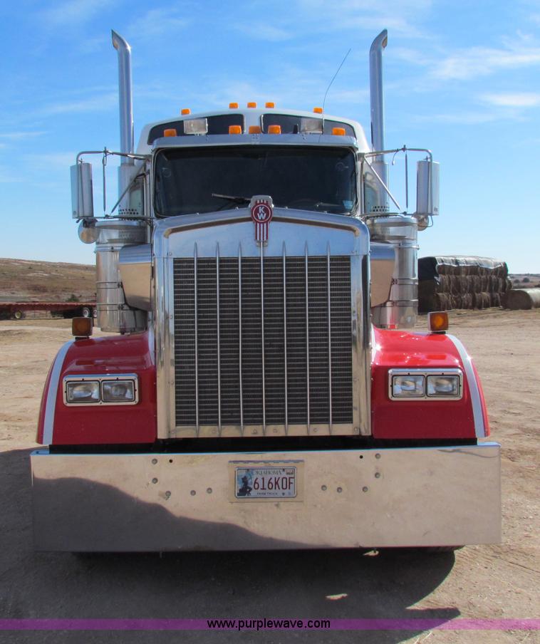 image for item H7272 2005 Kenworth W900 semi truck