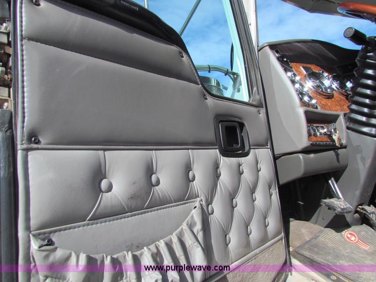 image for item H7272 2005 Kenworth W900 semi truck