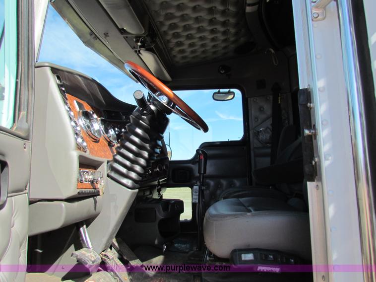 image for item H7272 2005 Kenworth W900 semi truck