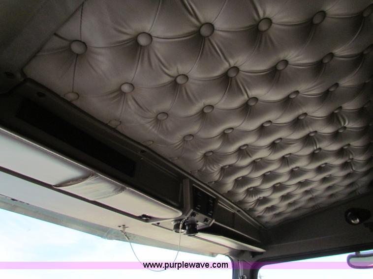 image for item H7272 2005 Kenworth W900 semi truck