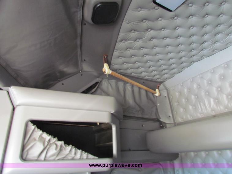 image for item H7272 2005 Kenworth W900 semi truck