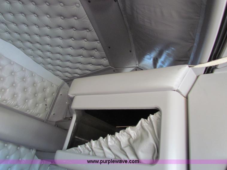 image for item H7272 2005 Kenworth W900 semi truck