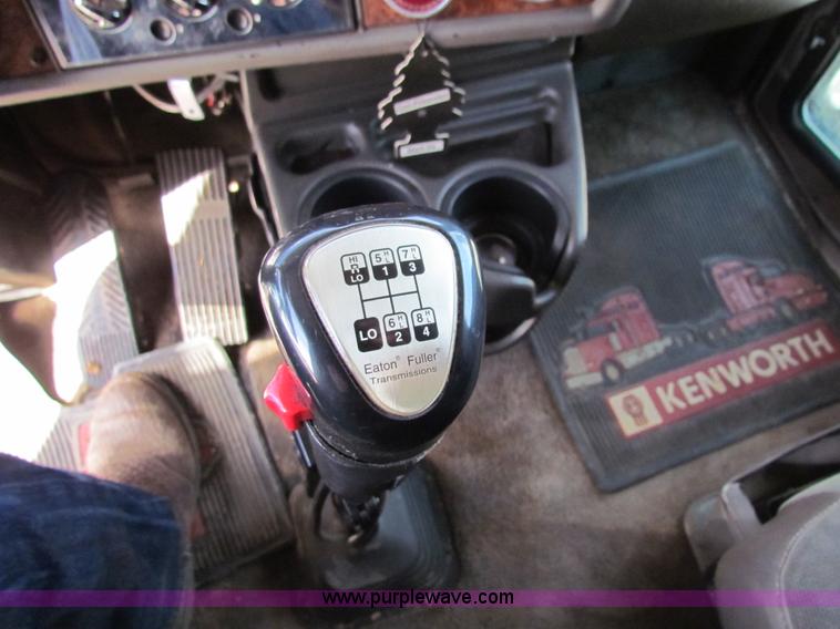 image for item H7272 2005 Kenworth W900 semi truck