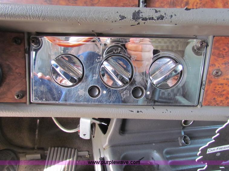 image for item H7272 2005 Kenworth W900 semi truck