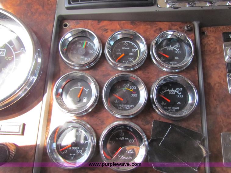 image for item H7272 2005 Kenworth W900 semi truck