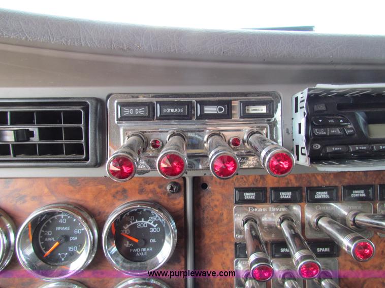 image for item H7272 2005 Kenworth W900 semi truck