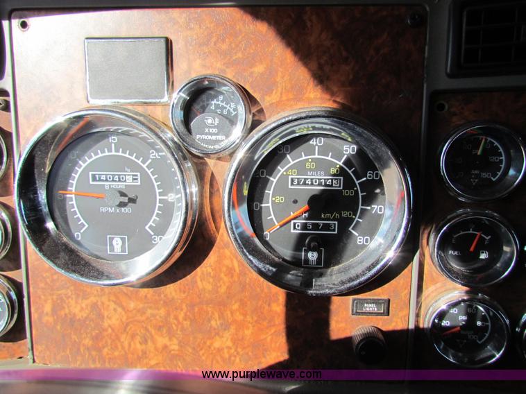 image for item H7272 2005 Kenworth W900 semi truck