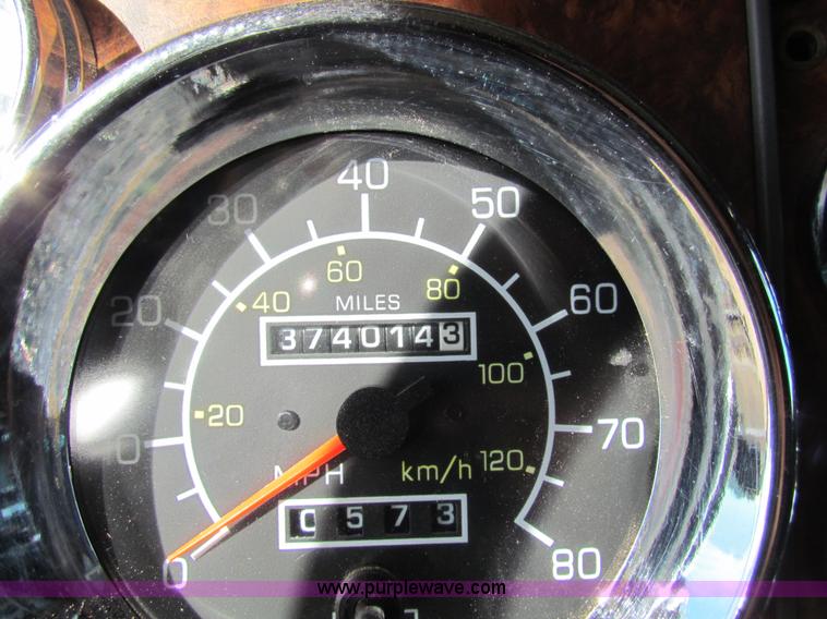 image for item H7272 2005 Kenworth W900 semi truck