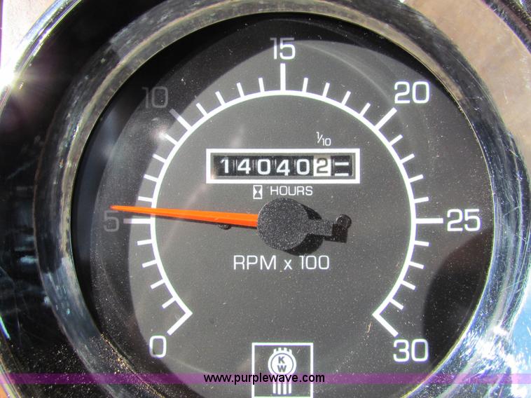 image for item H7272 2005 Kenworth W900 semi truck