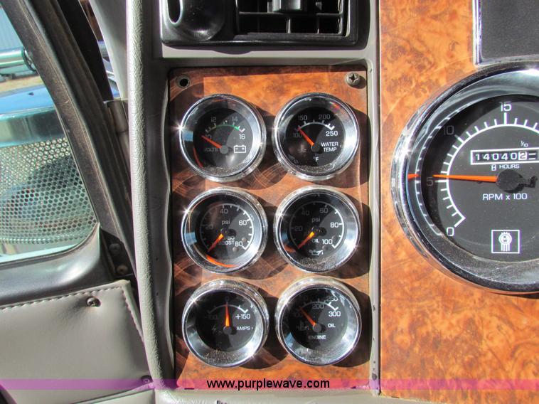 image for item H7272 2005 Kenworth W900 semi truck