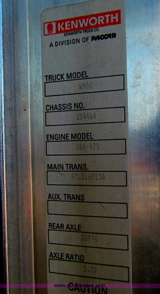 image for item H7272 2005 Kenworth W900 semi truck