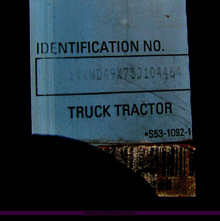 image for item H7272 2005 Kenworth W900 semi truck