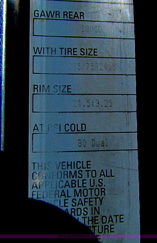 image for item H7272 2005 Kenworth W900 semi truck