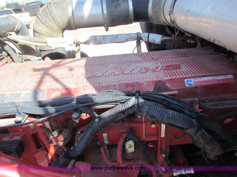 image for item H7272 2005 Kenworth W900 semi truck