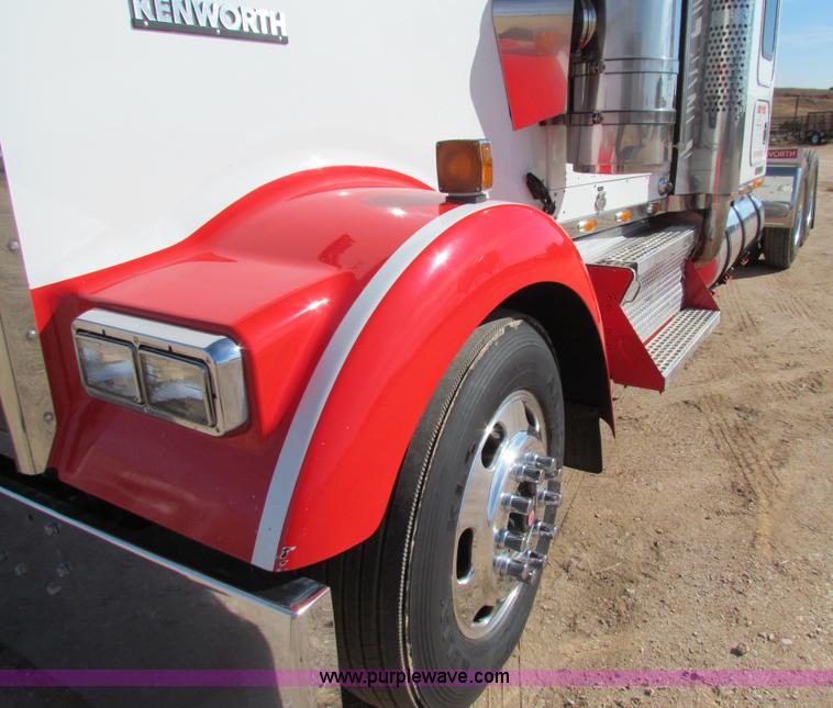image for item H7272 2005 Kenworth W900 semi truck