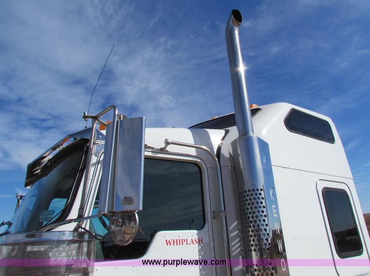 image for item H7272 2005 Kenworth W900 semi truck