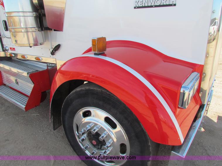 image for item H7272 2005 Kenworth W900 semi truck