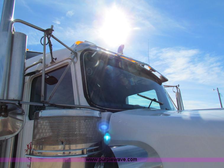 image for item H7272 2005 Kenworth W900 semi truck