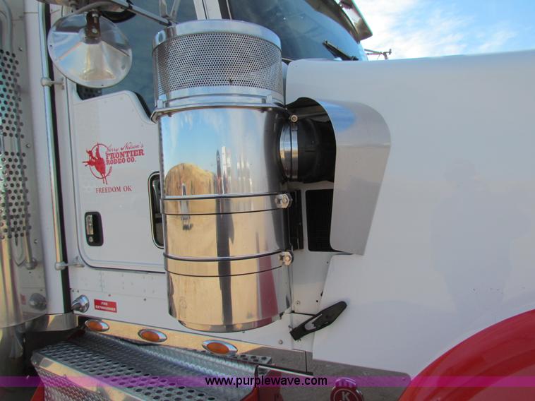 image for item H7272 2005 Kenworth W900 semi truck