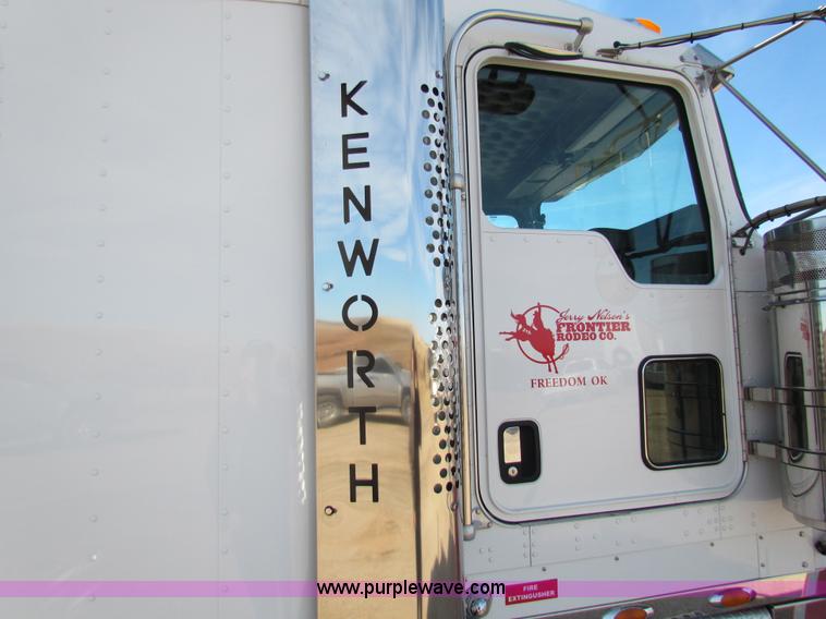 image for item H7272 2005 Kenworth W900 semi truck