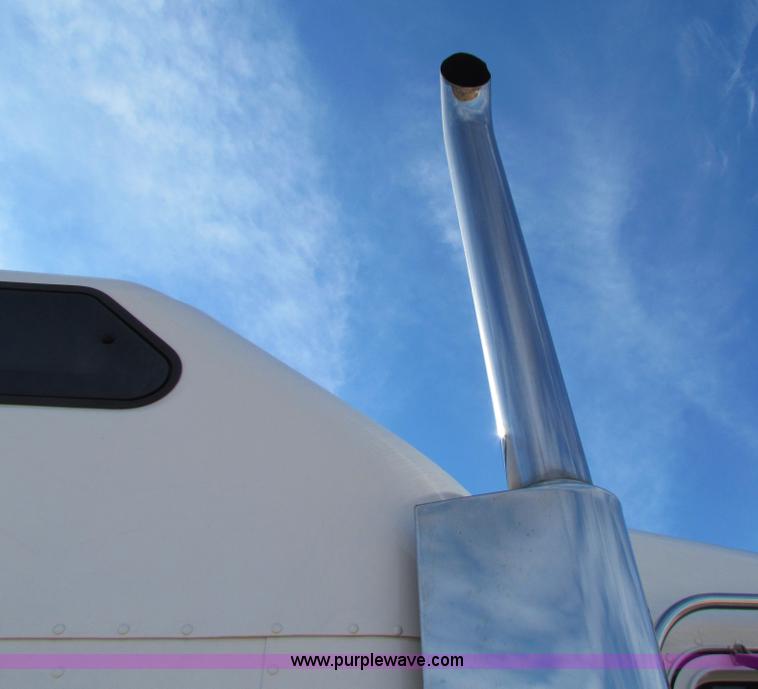 image for item H7272 2005 Kenworth W900 semi truck