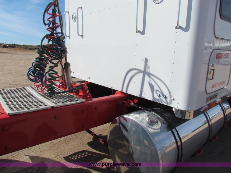 image for item H7272 2005 Kenworth W900 semi truck