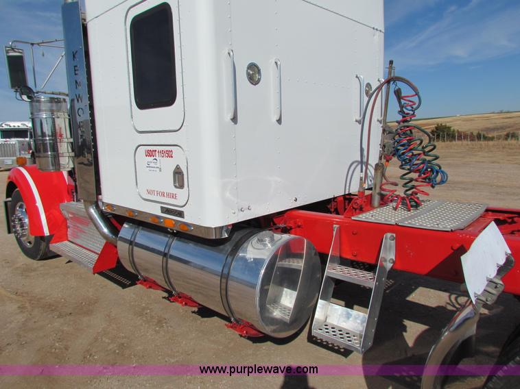 image for item H7272 2005 Kenworth W900 semi truck