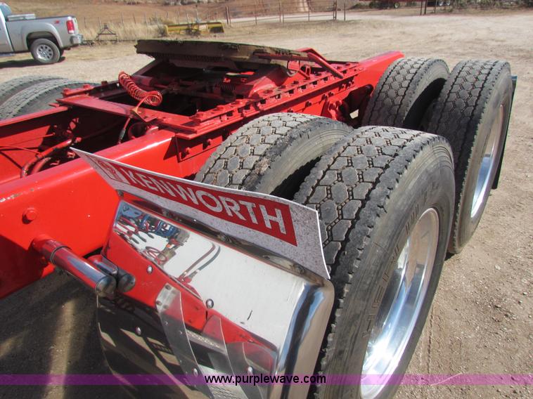 image for item H7272 2005 Kenworth W900 semi truck