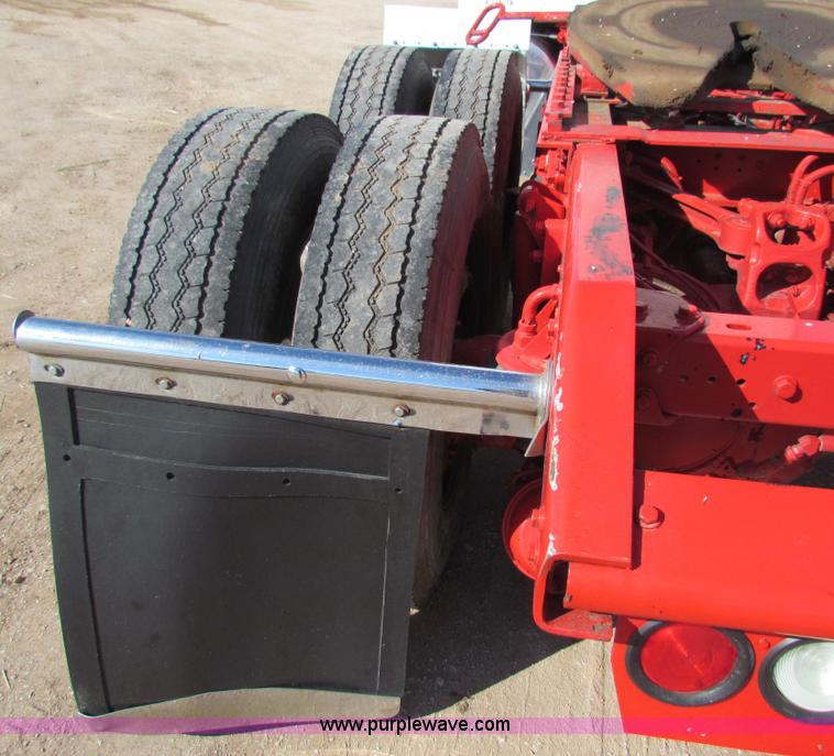 image for item H7272 2005 Kenworth W900 semi truck