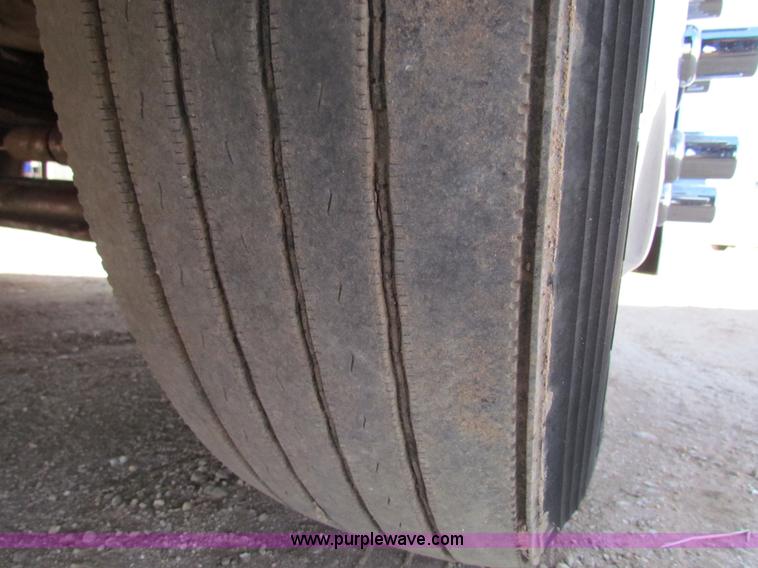 image for item H7272 2005 Kenworth W900 semi truck