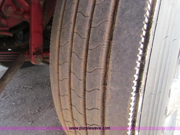 image for item H7272 2005 Kenworth W900 semi truck