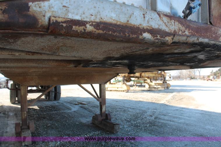 image for item H7866 1966 Fruehauf 42' dry van trailer