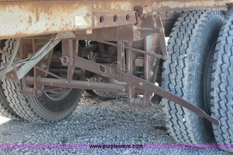 image for item H7866 1966 Fruehauf 42' dry van trailer