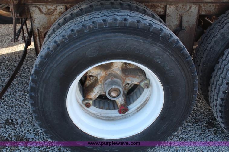 image for item H7866 1966 Fruehauf 42' dry van trailer