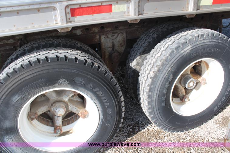 image for item H7866 1966 Fruehauf 42' dry van trailer