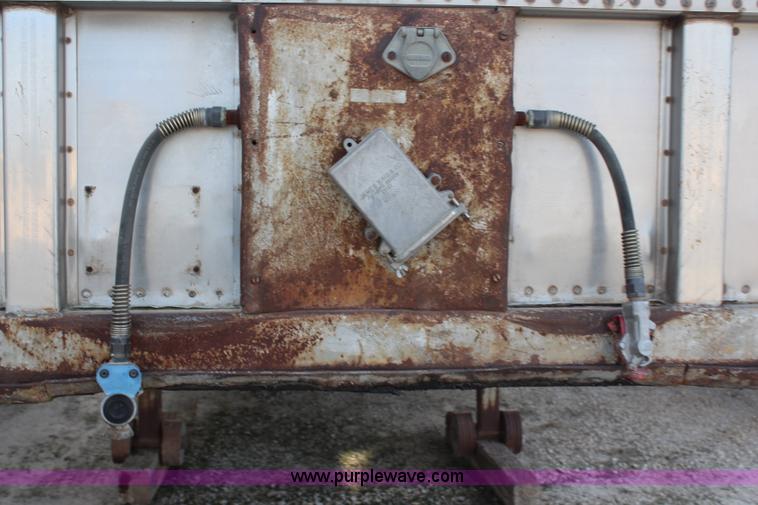 image for item H7866 1966 Fruehauf 42' dry van trailer