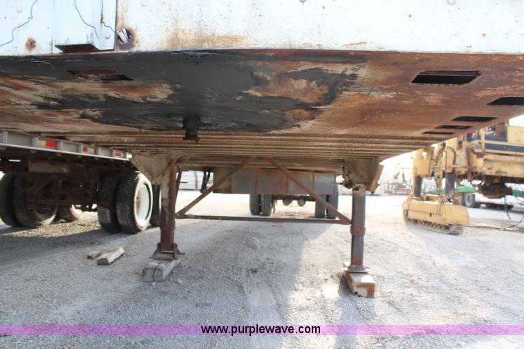 image for item H7867 1979 American 45' dry van trailer