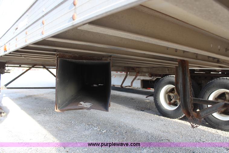 image for item H7867 1979 American 45' dry van trailer