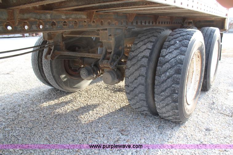 image for item H7867 1979 American 45' dry van trailer